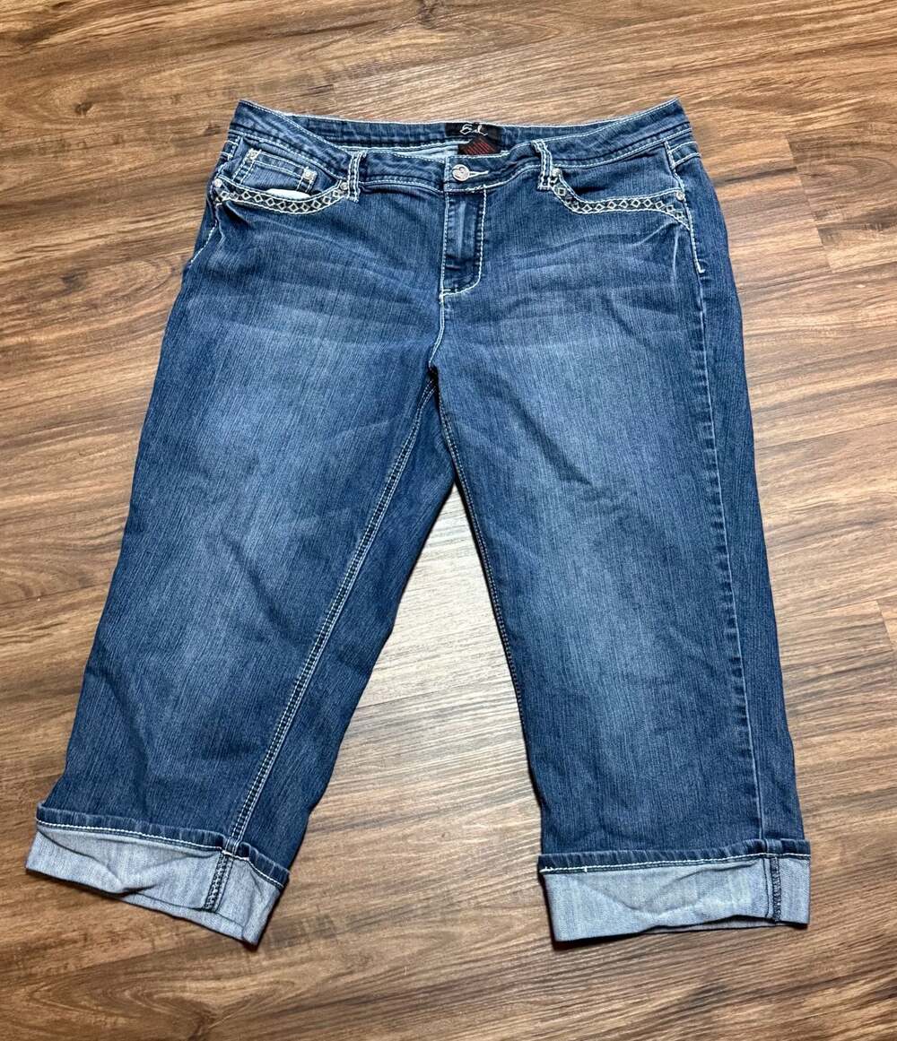 Earl Jeans  Denim Capris Embroidered Rhinestone Pockets size 16
